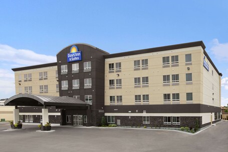 Days Inn Suites by Wyndham Winnipeg Airport Manitoba - Image 7