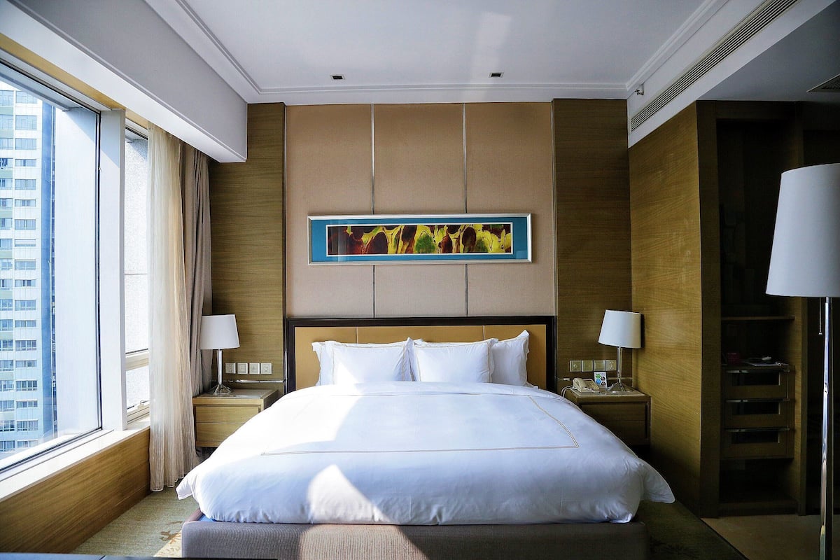 Room, 1 Bedroom, Club lounge access | 1 bedroom, minibar, in-room safe, desk