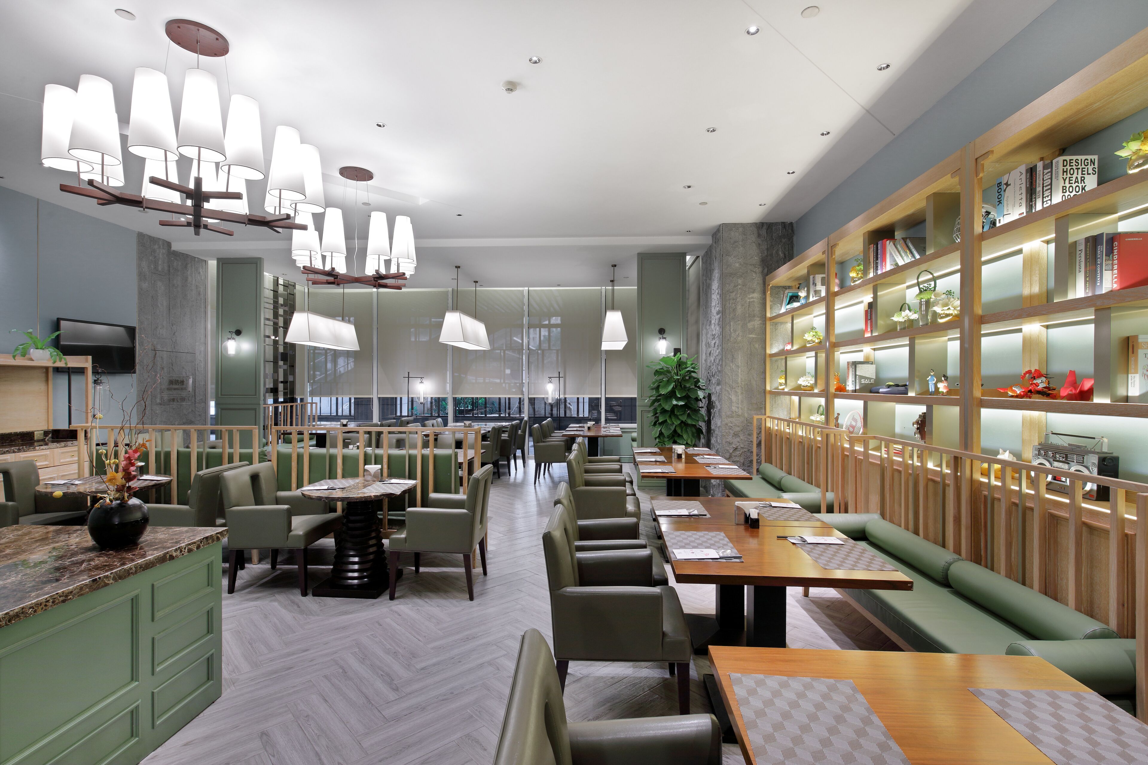 每日供应自助式早餐（每人 CNY 161）