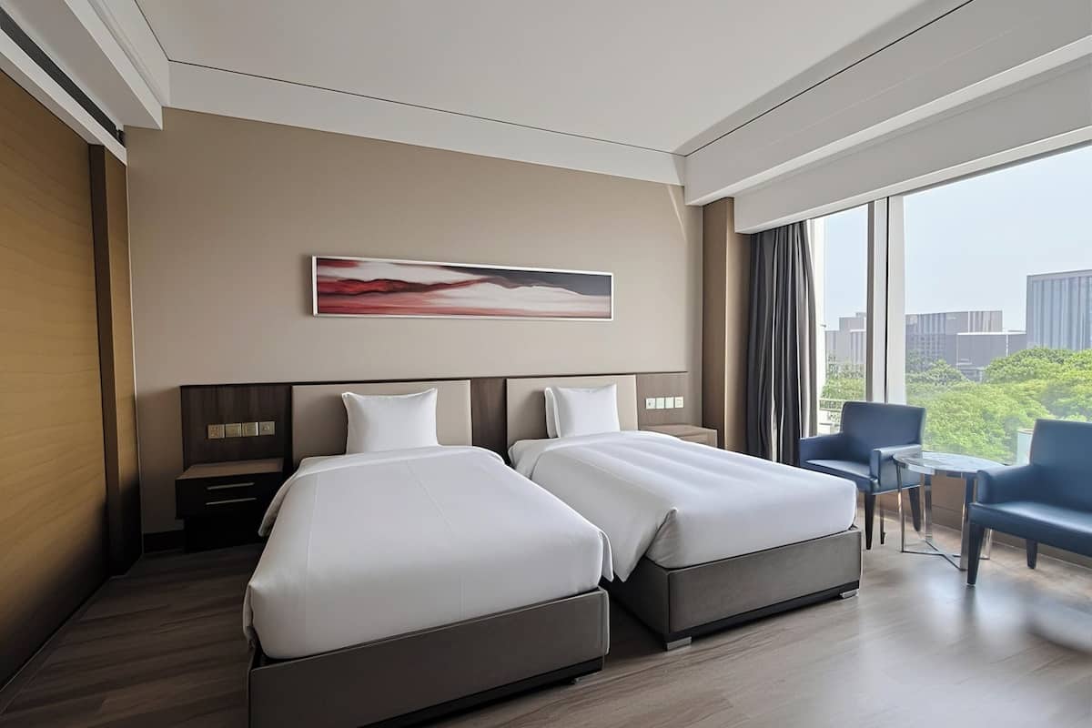 Standard Room, 2 Single Beds | 1 bedroom, minibar, in-room safe, desk