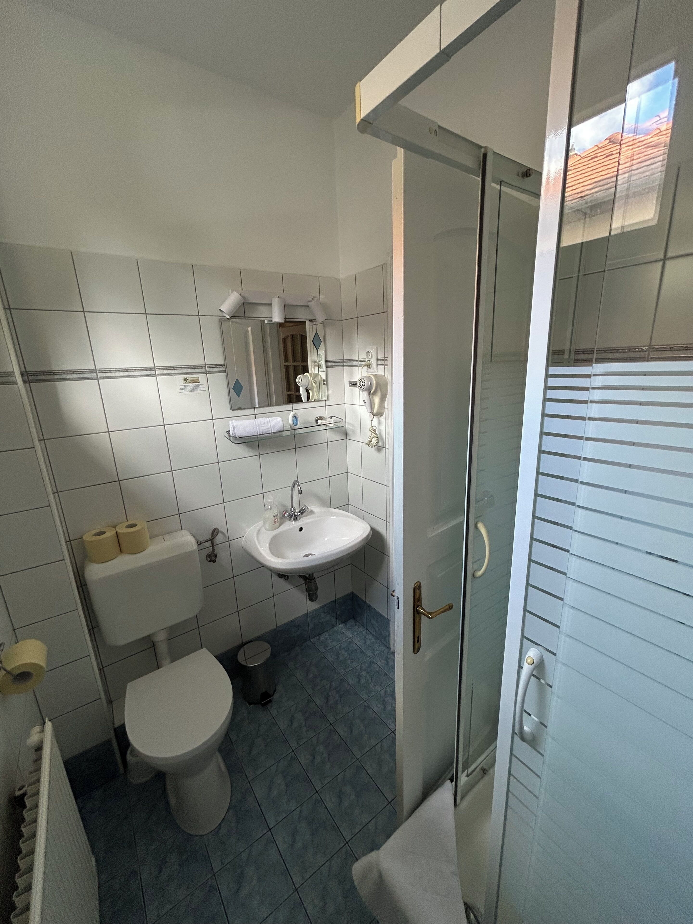 apartment | bathroom | towels