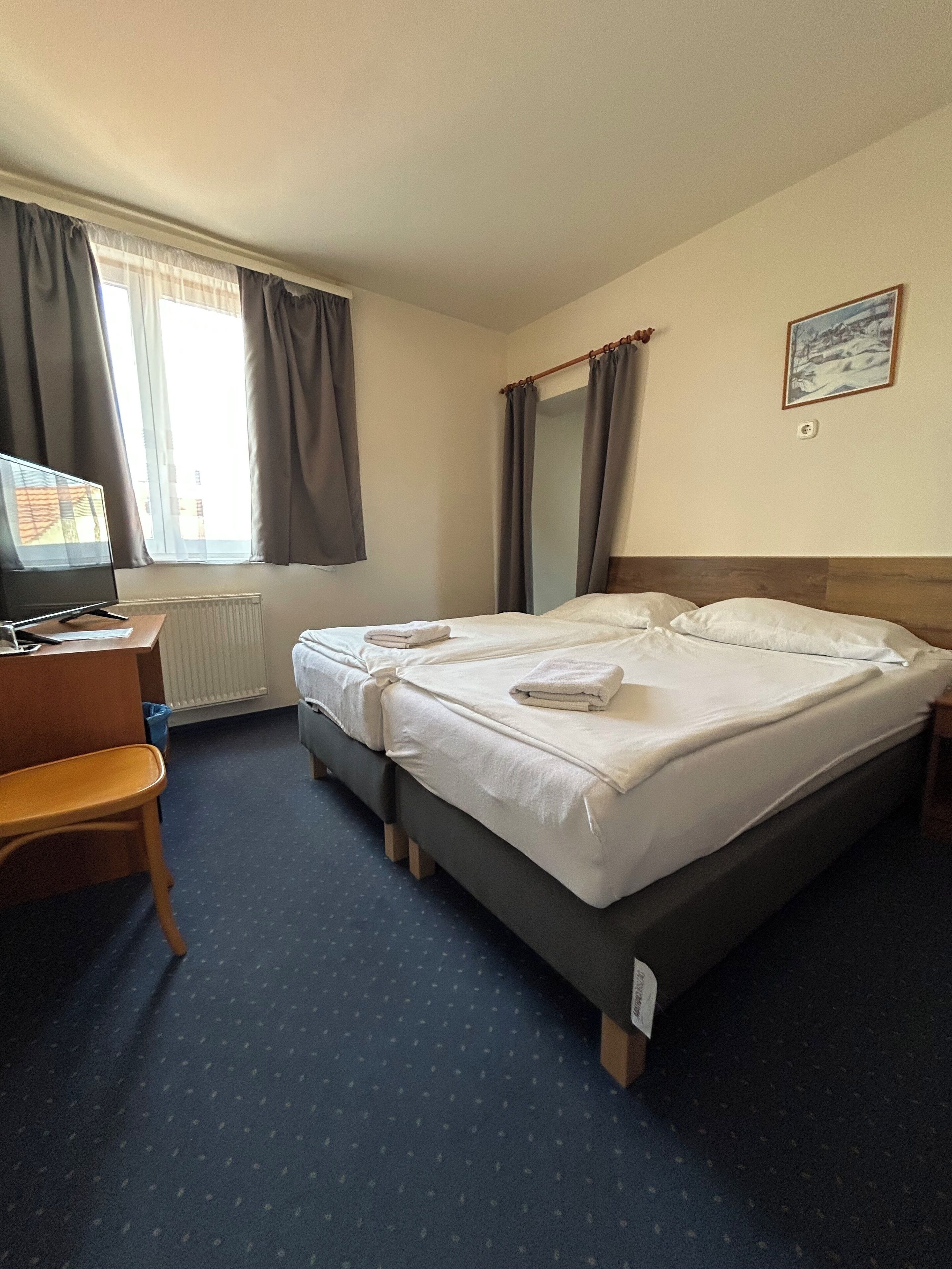 family room for  2 adults and 1 child | in-room safe, free wifi, bed sheets