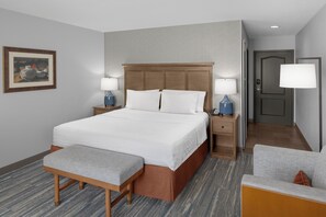 Chambre, 1 très grand lit, non-fumeurs | Coffres-forts dans les chambres, fer et planche à repasser