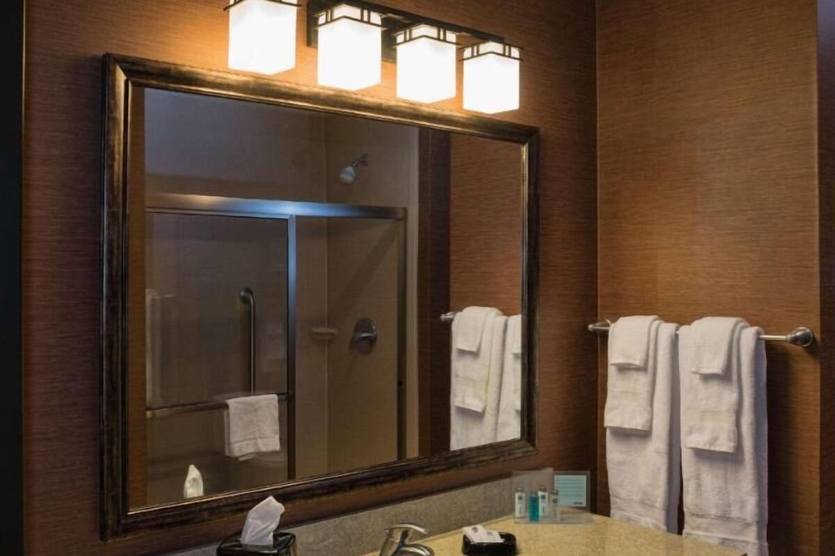 Bathroom | Hair dryer, towels
