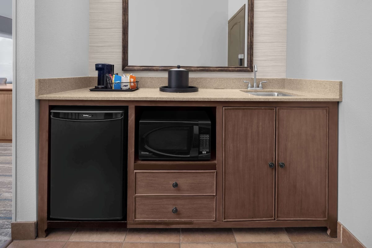 suite, one king bed | in-room safe, iron/ironing board, free wifi, bed sheets