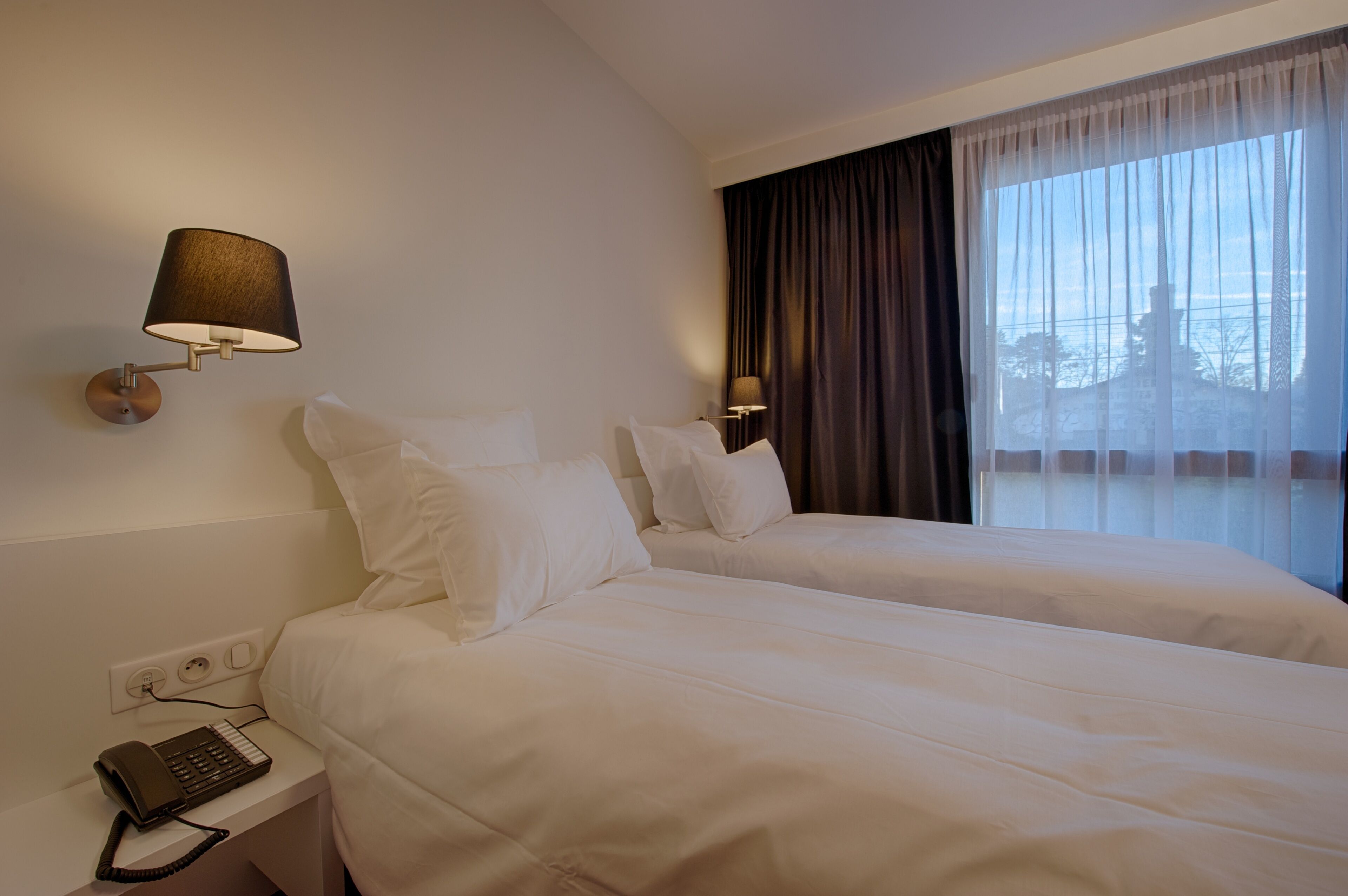 deluxe room, 2 single beds | premium bedding, in-room safe, desk, soundproofing
