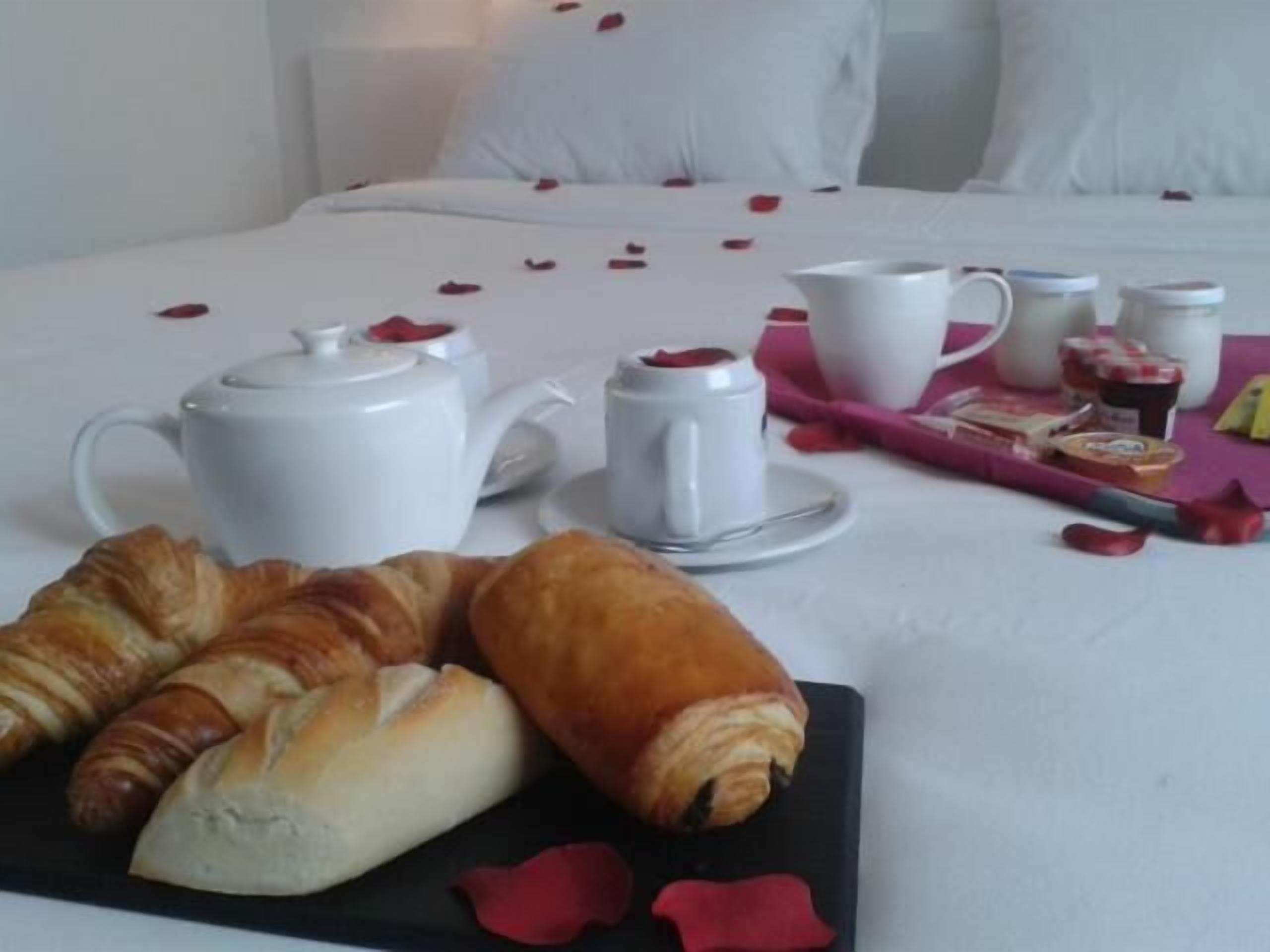 premium bedding, in-room safe, desk, soundproofing