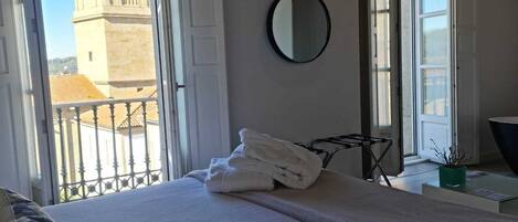 Suite (302)