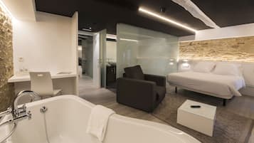 Junior Studio Suite | Premium bedding, down duvets, desk, laptop workspace