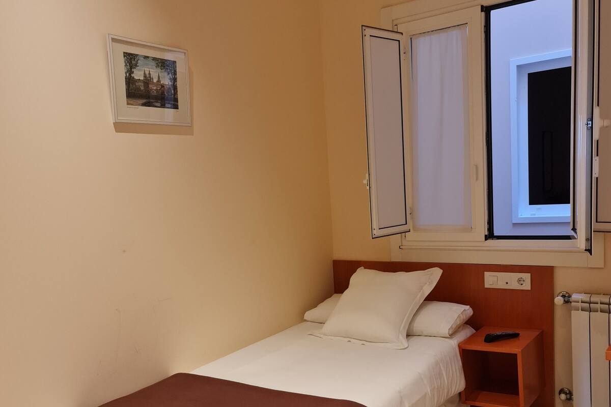 Ropa de cama de alta calidad, edredones de plumas, escritorio