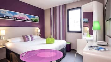 Kamar Standar, 1 Tempat Tidur Double | Bantalan ekstra lembut, meja kerja, dan ruang kerja ramah laptop