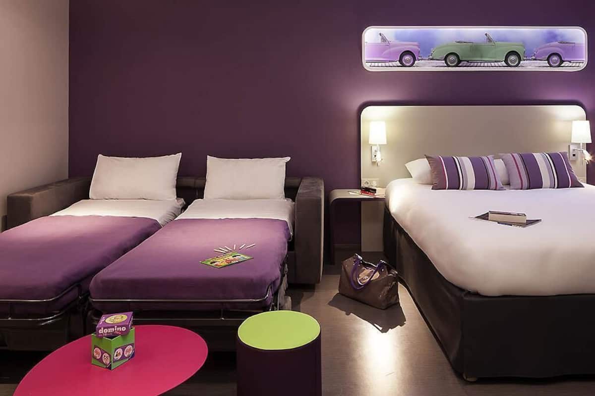 Suite estándar, 1 cama doble con sofá cama | Colchones con acolchado adicional y escritorio