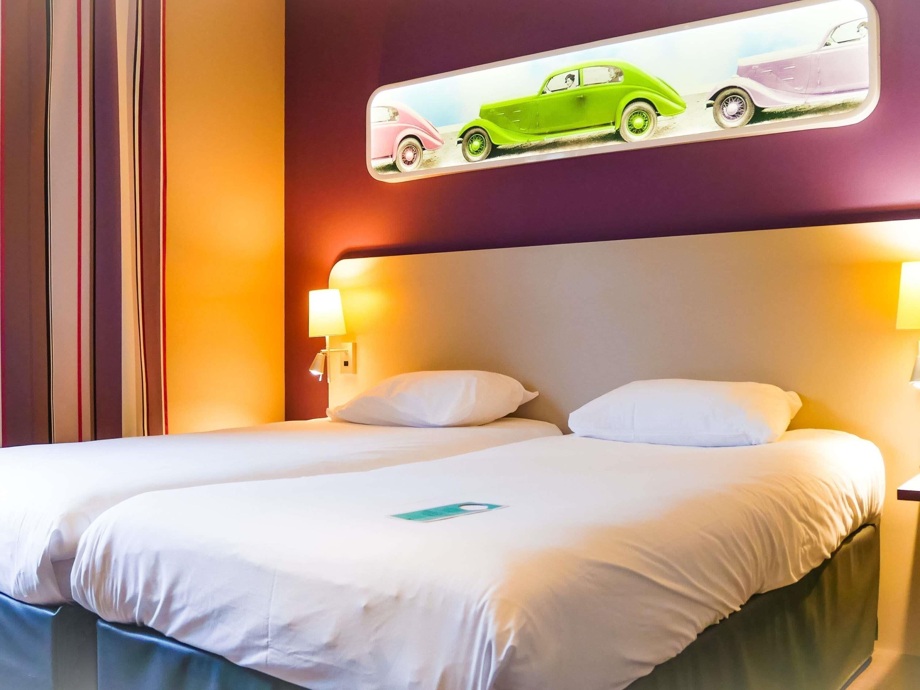 Standard Room, 2 Single Beds | Pillow-top beds, desk, laptop workspace, blackout curtains