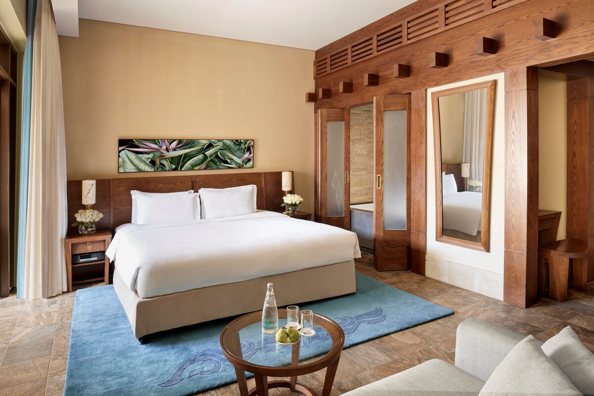 Egyptian cotton sheets, premium bedding, minibar, in-room safe