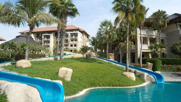 5 outdoor pools, open 9:00 AM to 6:00 PM, pool cabanas (surcharge)