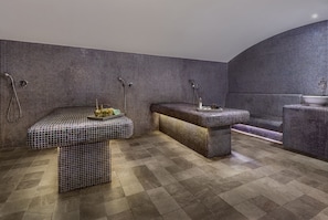 Couples treatment room(s), sauna, hot tub, steam room
