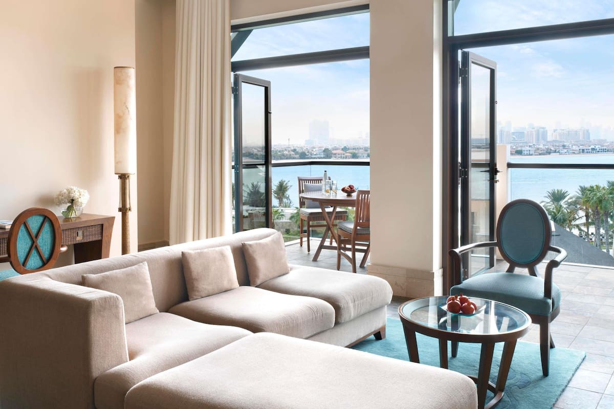 Familie appartement, 2 slaapkamers, keuken, uitzicht op zee | 1 slaapkamer, lakens van Egyptisch katoen, luxe beddengoed, een minibar