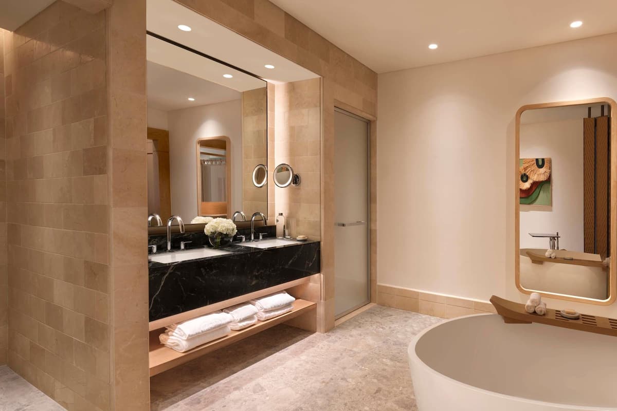 Signature Suite, 1 King Bed with Sofa bed, Resort View (1 bedroom - Palm), Adults Only | 1 bilik tidur, cadar kapas Mesir, peralatan tempat tidur premium