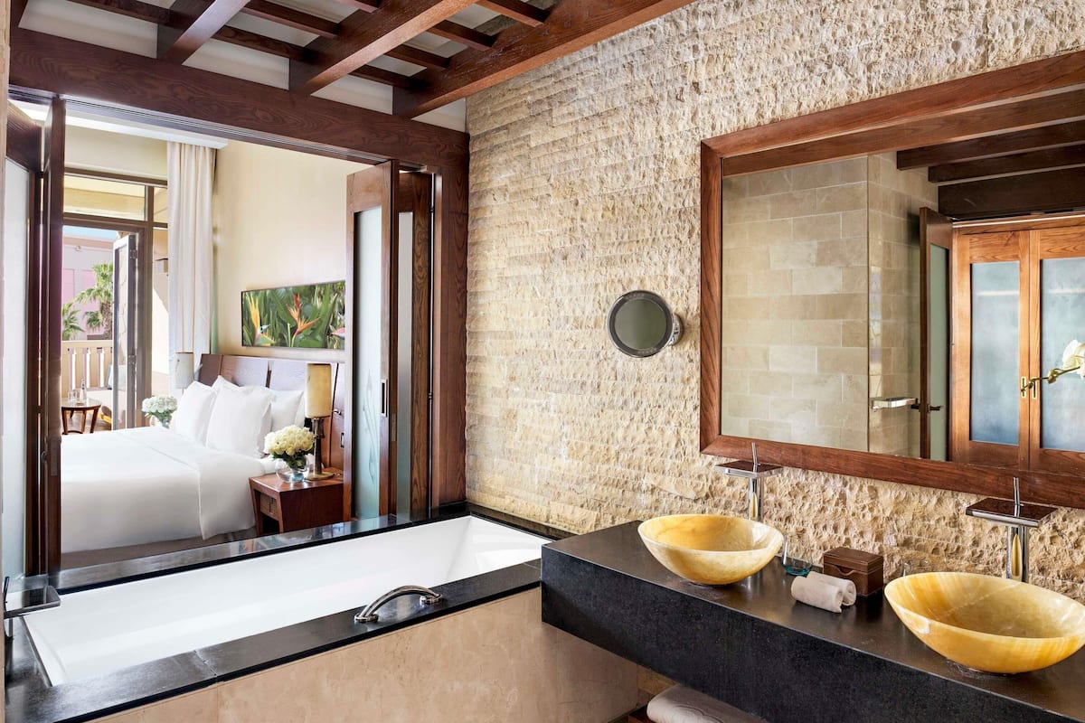 1 bedroom, Egyptian cotton sheets, premium bedding, minibar