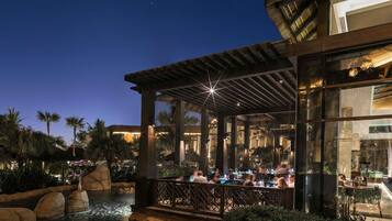 7 restaurants, breakfast, lunch, dinner served; international cuisine