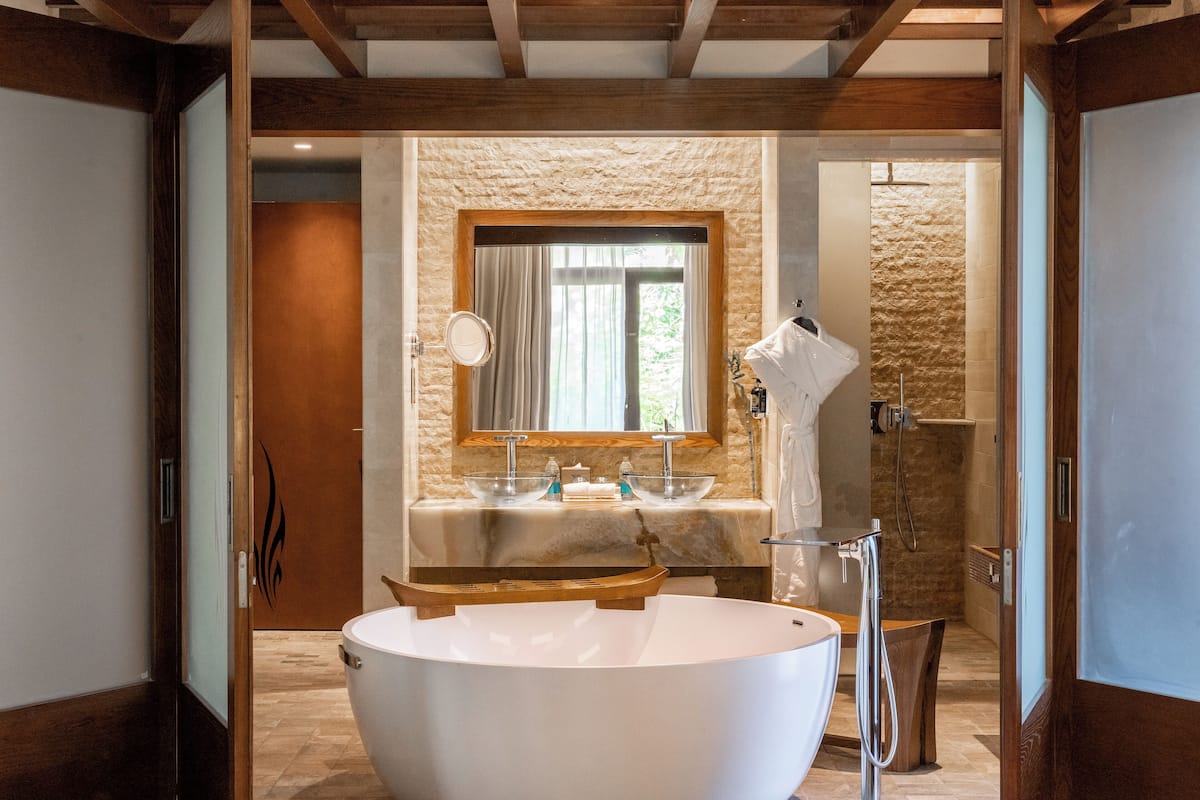 Separate bathtub and shower, rainfall showerhead