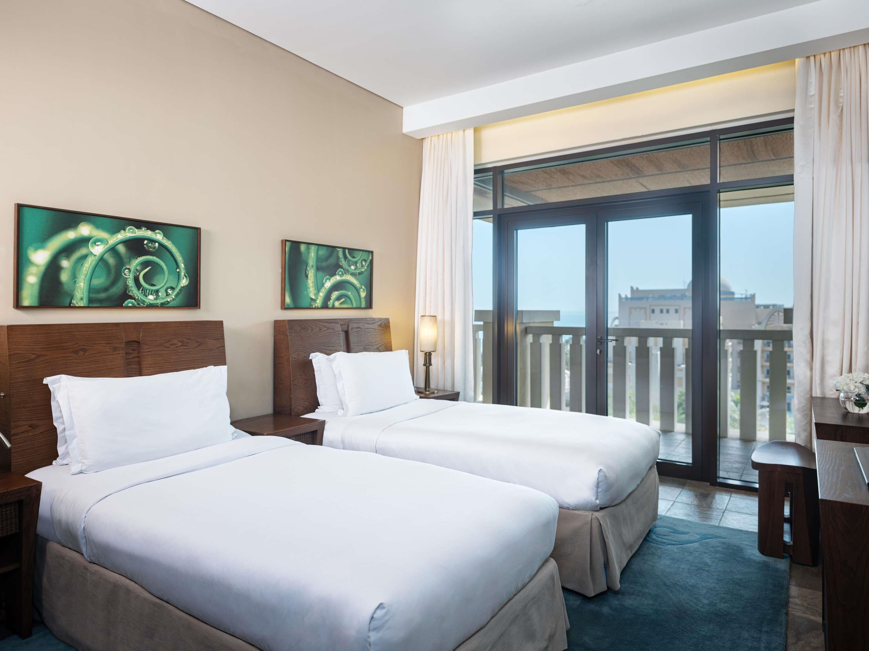 Apartamento familiar, 3 habitaciones, cocina, vistas al mar | Sábanas de algodón egipcio, ropa de cama de alta calidad, minibar