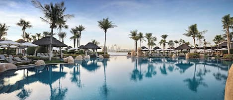 5 outdoor pools, open 9:00 AM to 6:00 PM, pool cabanas (surcharge)