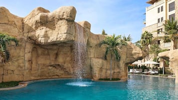 5 outdoor pools, open 9:00 AM to 6:00 PM, pool cabanas (surcharge)