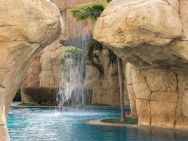 5 outdoor pools, open 9:00 AM to 6:00 PM, pool cabanas (surcharge)