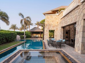 Villa Deluxe, 3 habitaciones, piscina privada, junto a la playa (Beach) | Sábanas de algodón egipcio, ropa de cama de alta calidad, minibar