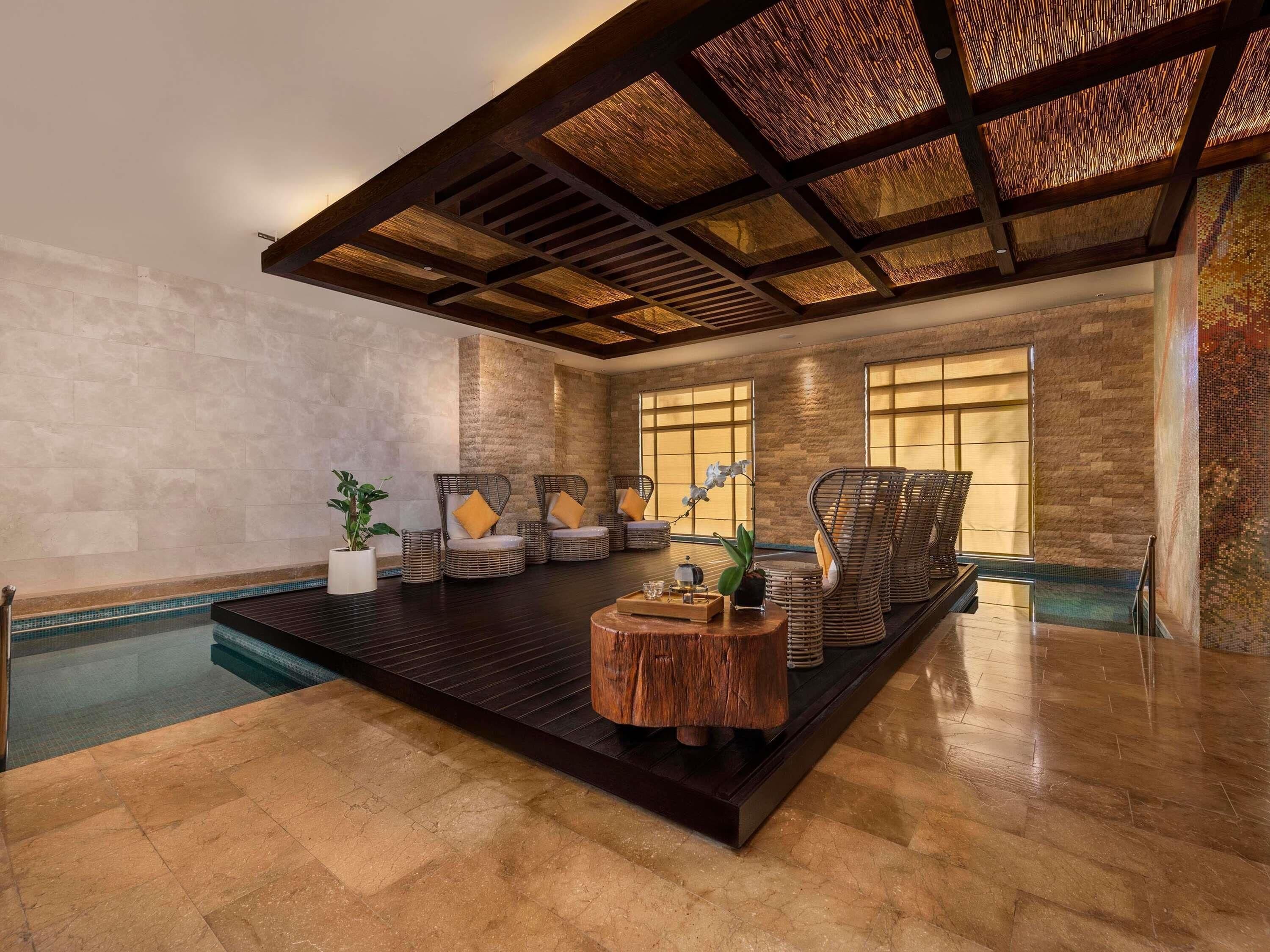 Couples treatment rooms, sauna, hot tub, steam room, Turkish bath