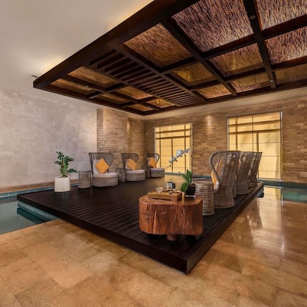 Couples treatment rooms, sauna, hot tub, steam room, Turkish bath