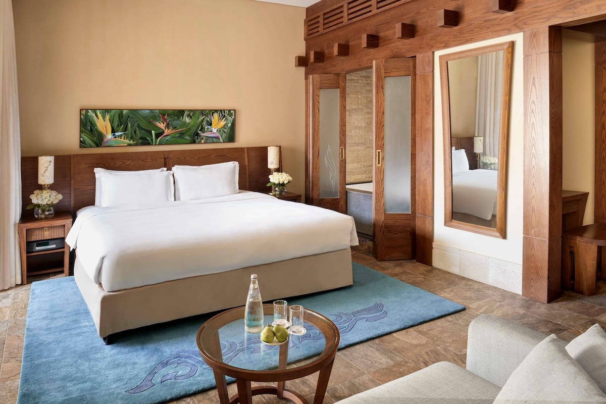 Chambre classique | Draps en coton égyptien, literie de qualité, minibar, coffre-fort