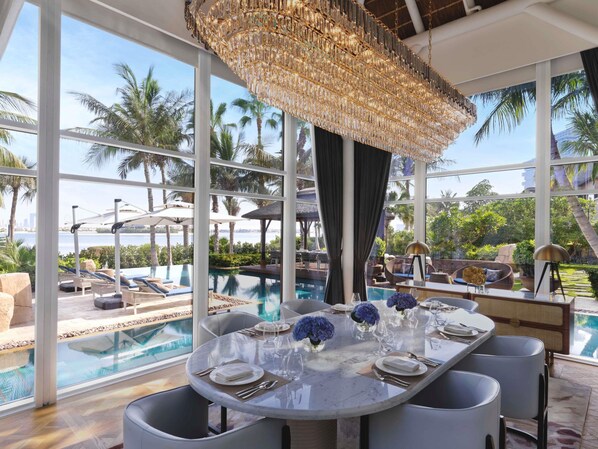 Deluxe villa, 4 slaapkamers, privézwembad, aan het strand (Riviera) | Lakens van Egyptisch katoen, luxe beddengoed, een minibar