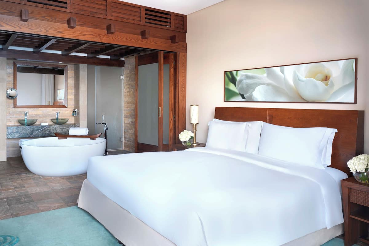 Familie appartement, 1 slaapkamer, keuken, uitzicht op resort | 1 slaapkamer, lakens van Egyptisch katoen, luxe beddengoed, een minibar