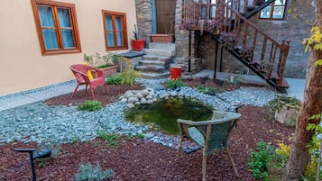 Design tweepersoonskamer, 1 queensize bed, niet-roken, uitzicht op de binnenplaats | Terras