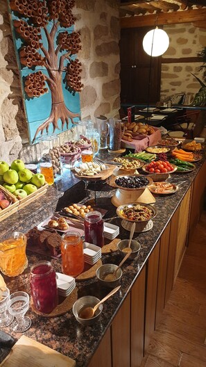 A buffet table with a variety of food items and drinks. - Hich Hotel Konya (Konya)