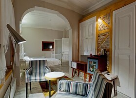 埃及棉床单、高档床上用品、羽绒被、迷你吧（备有免费物品）