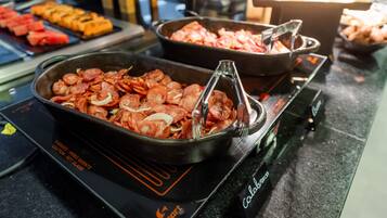 Daily continental breakfast (BRL 53.00 per person)