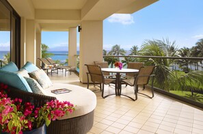Grand Residence,4 Bedroom, Premier Ocean View | Premium bedding, in-room safe, desk, laptop workspace - Montage Kapalua Bay (Lahaina)