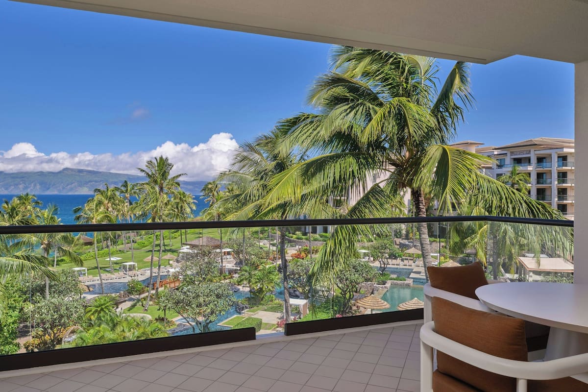 Premium bedding, in-room safe, desk, laptop workspace