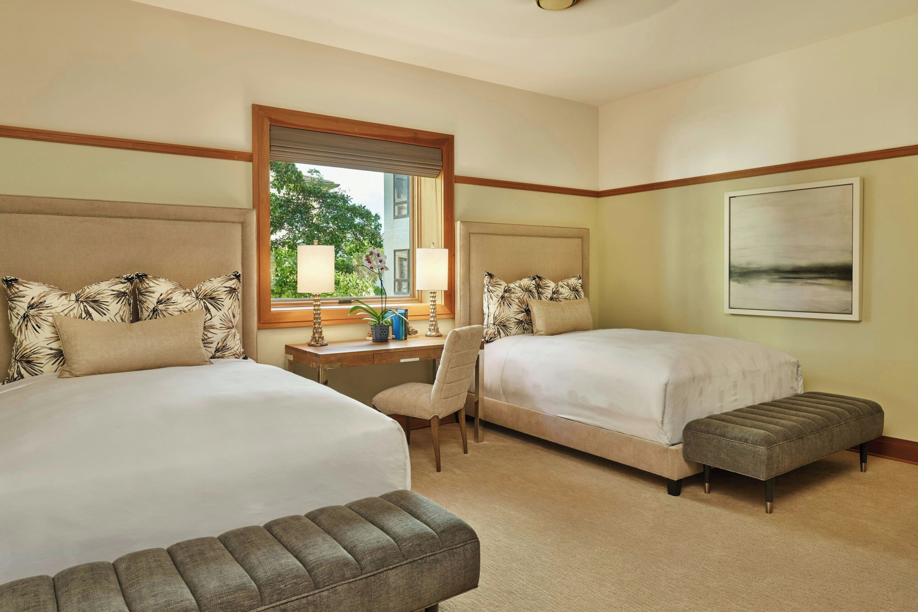 Sängtillbehör av högsta kvalitet och värdeförvaringsskåp på rummet