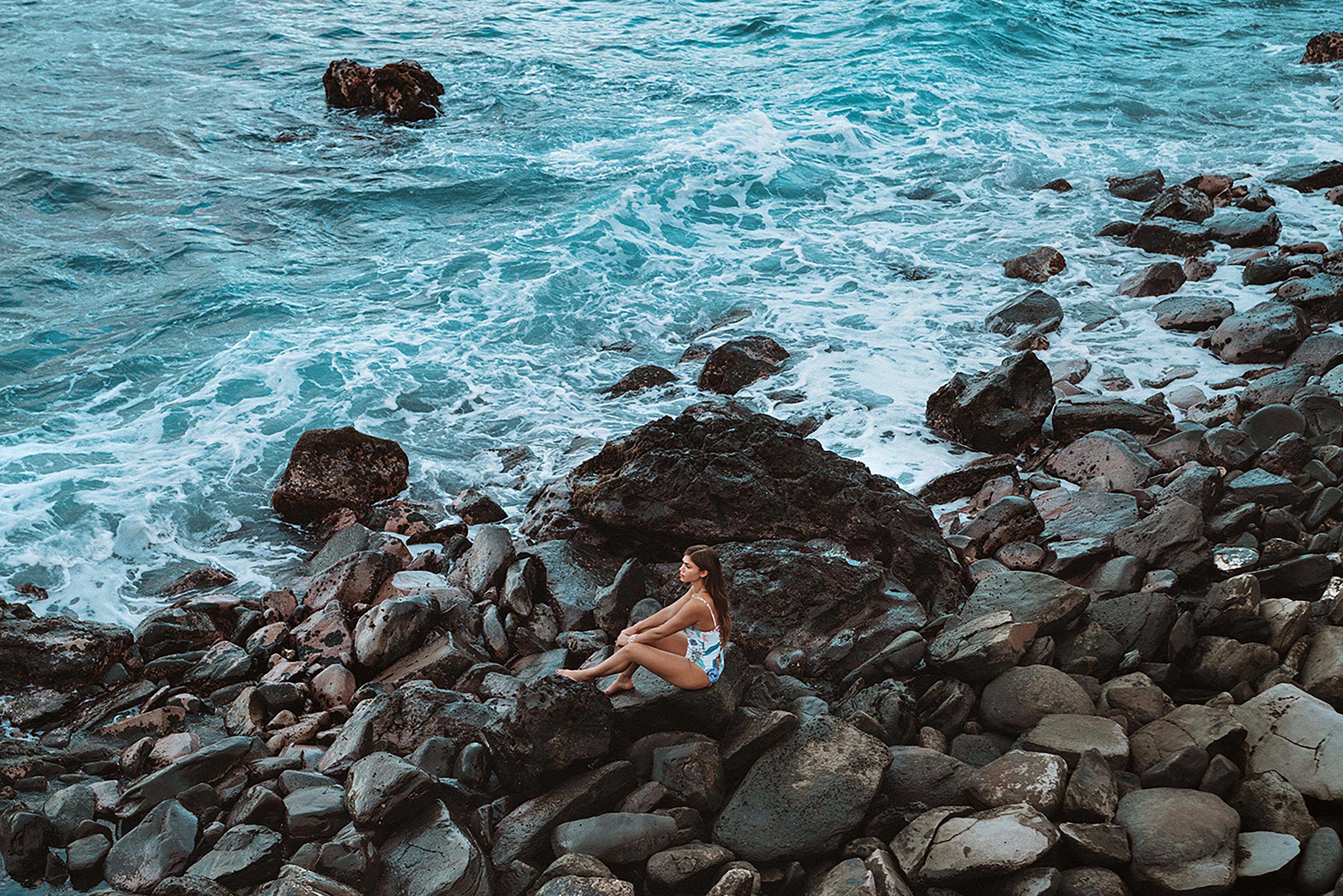 På stranden, strandhåndklær, snorkling og surfing