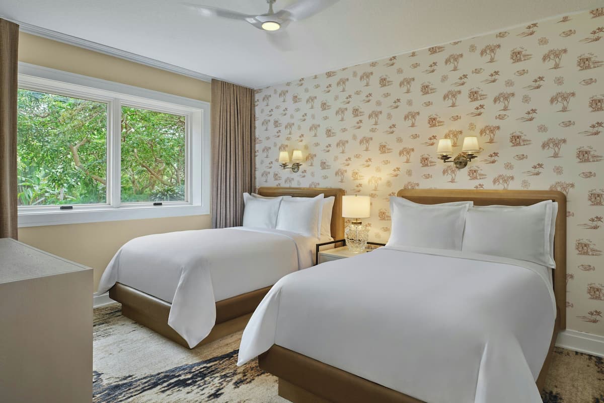 Premium bedding, in-room safe, desk, laptop workspace