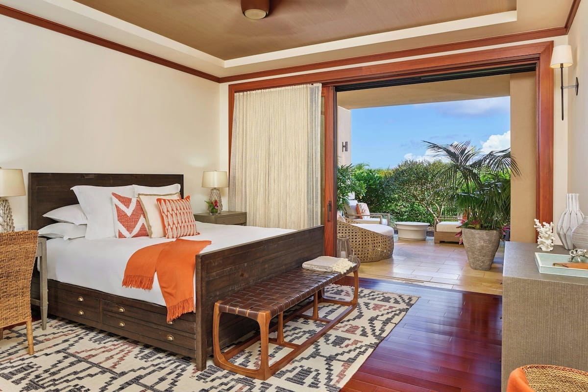 Sängtillbehör av högsta kvalitet och värdeförvaringsskåp på rummet