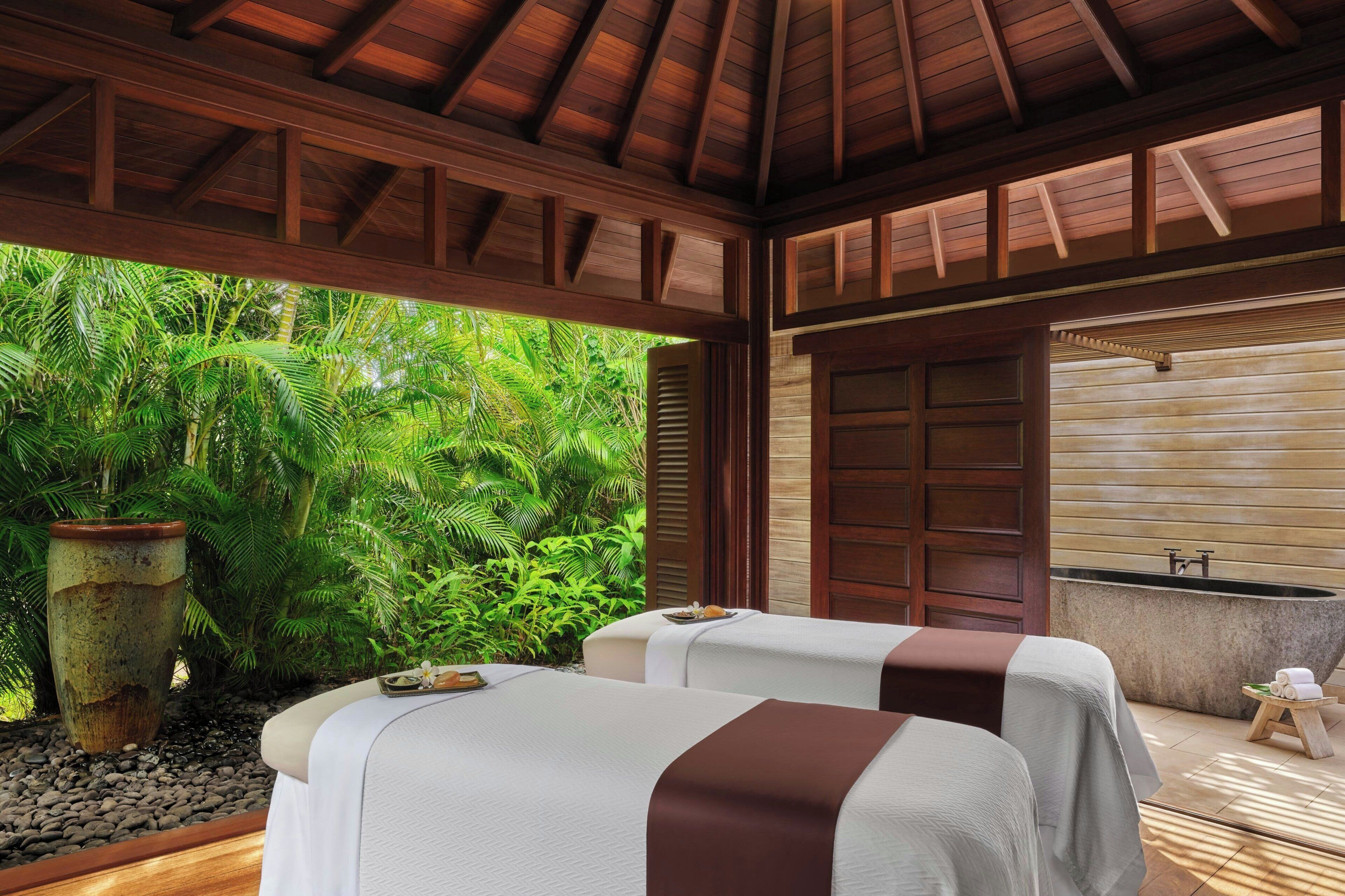 Sauna, hot tub, steam room, body treatments, aromatherapy