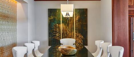 Literie de qualité supérieure, coffres-forts dans les chambres, bureau