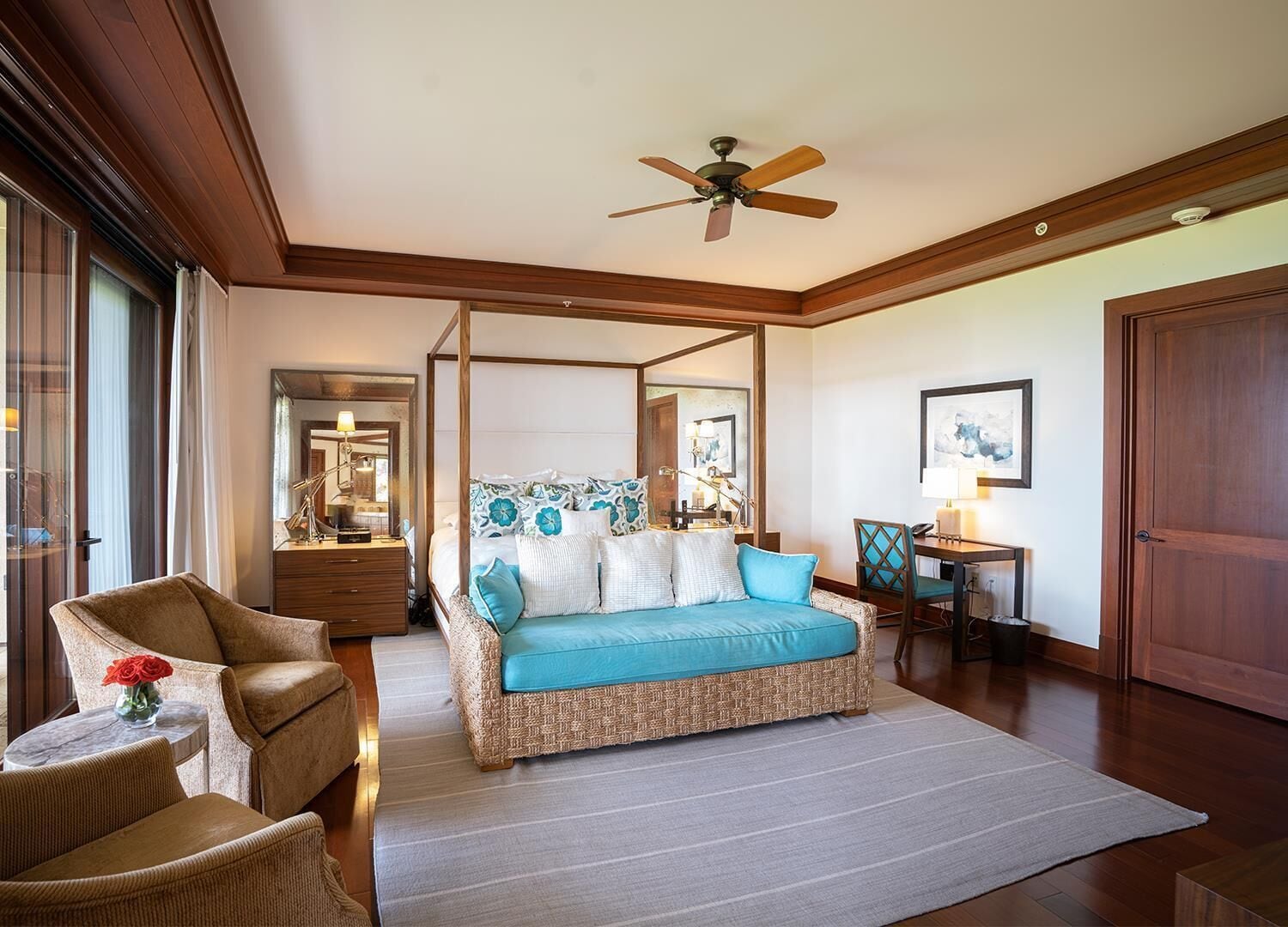 Premium bedding, in-room safe, desk, laptop workspace