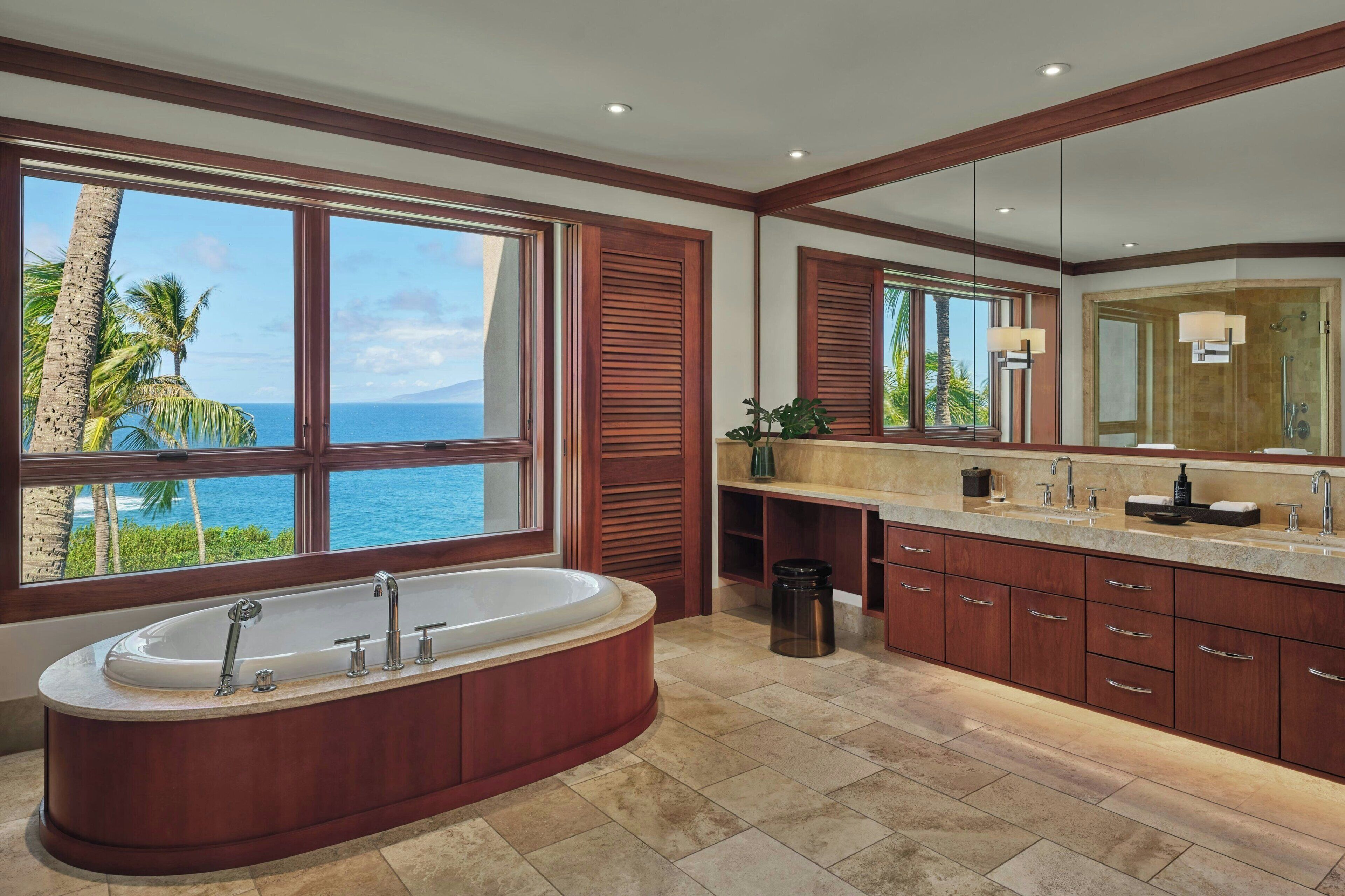 Premier Room, 4 Bedrooms, Lanai | Bathroom