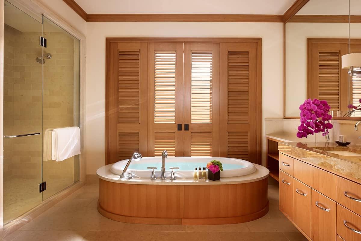 1 bedroom, premium bedding, in-room safe, desk